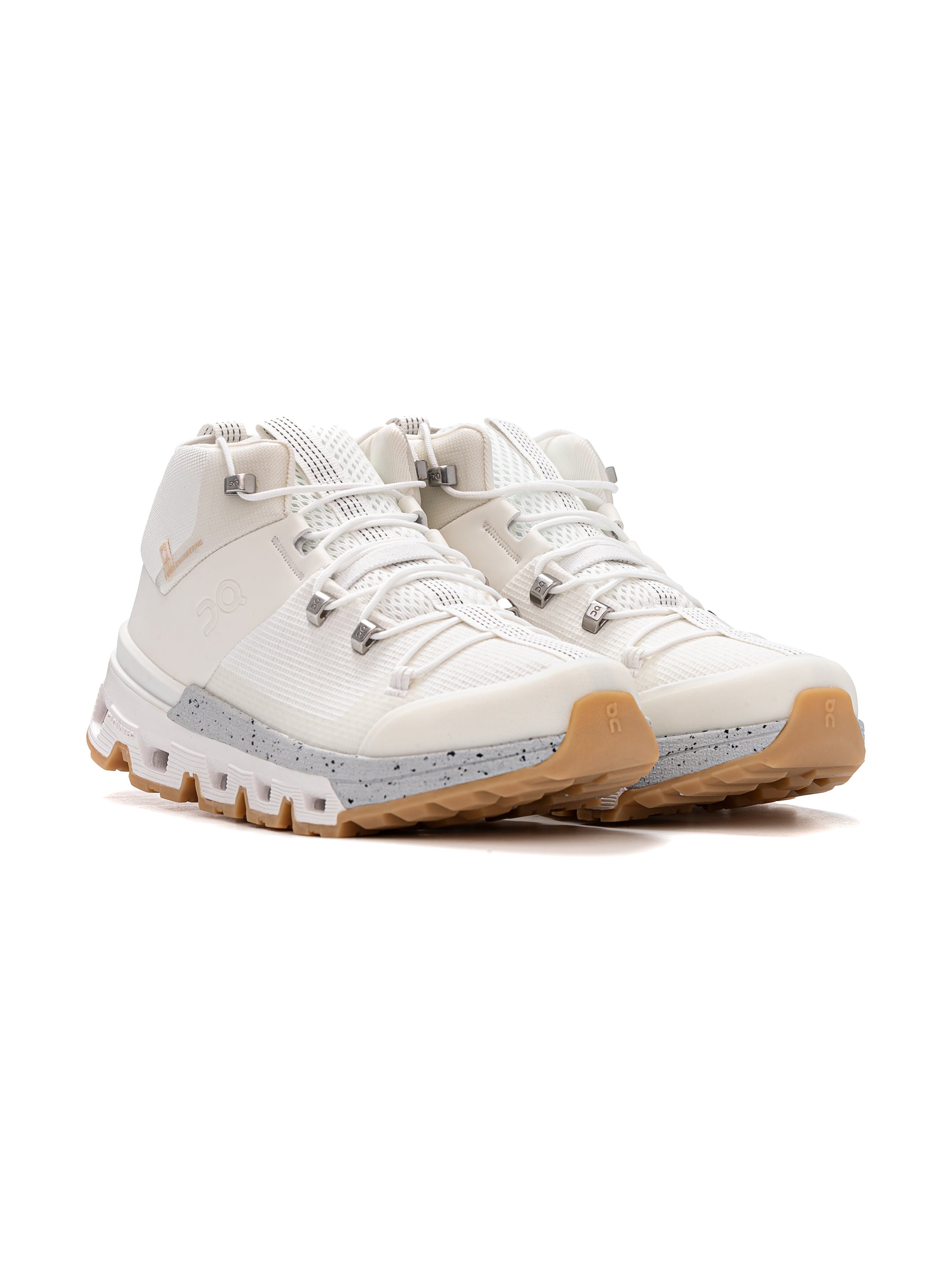 On Running Cloudtrax Undyed Mid Sneakers
