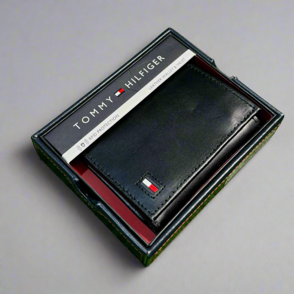 Tommy Hilfiger Leather Flap Wallet