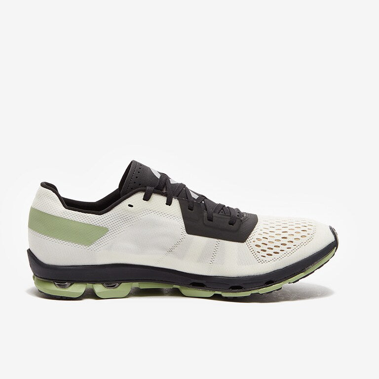 On Cloud White/Black Cloudflash Running Shoes