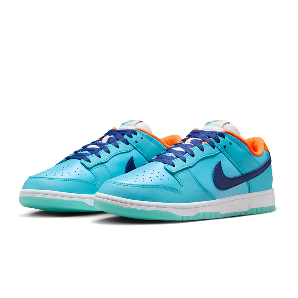 Nike Dunk Low SE Sneakers