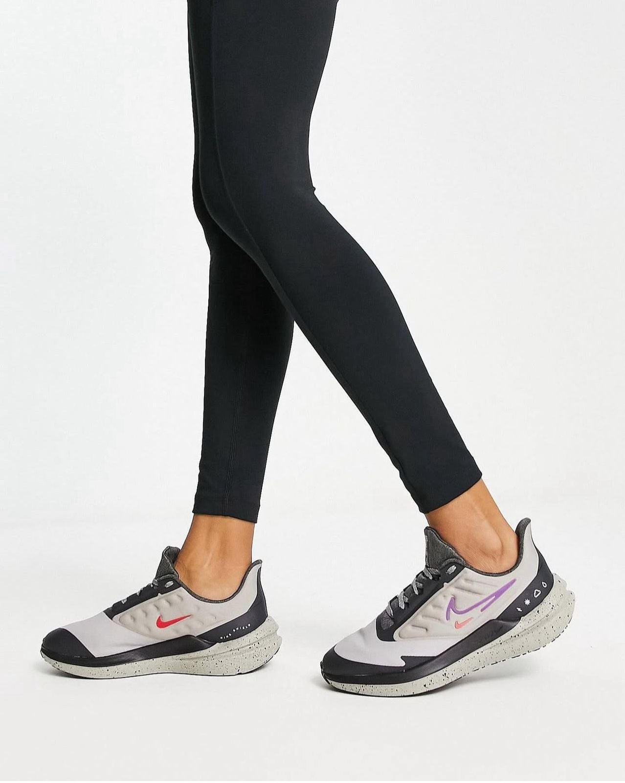 NIKE Air Winflo Shield