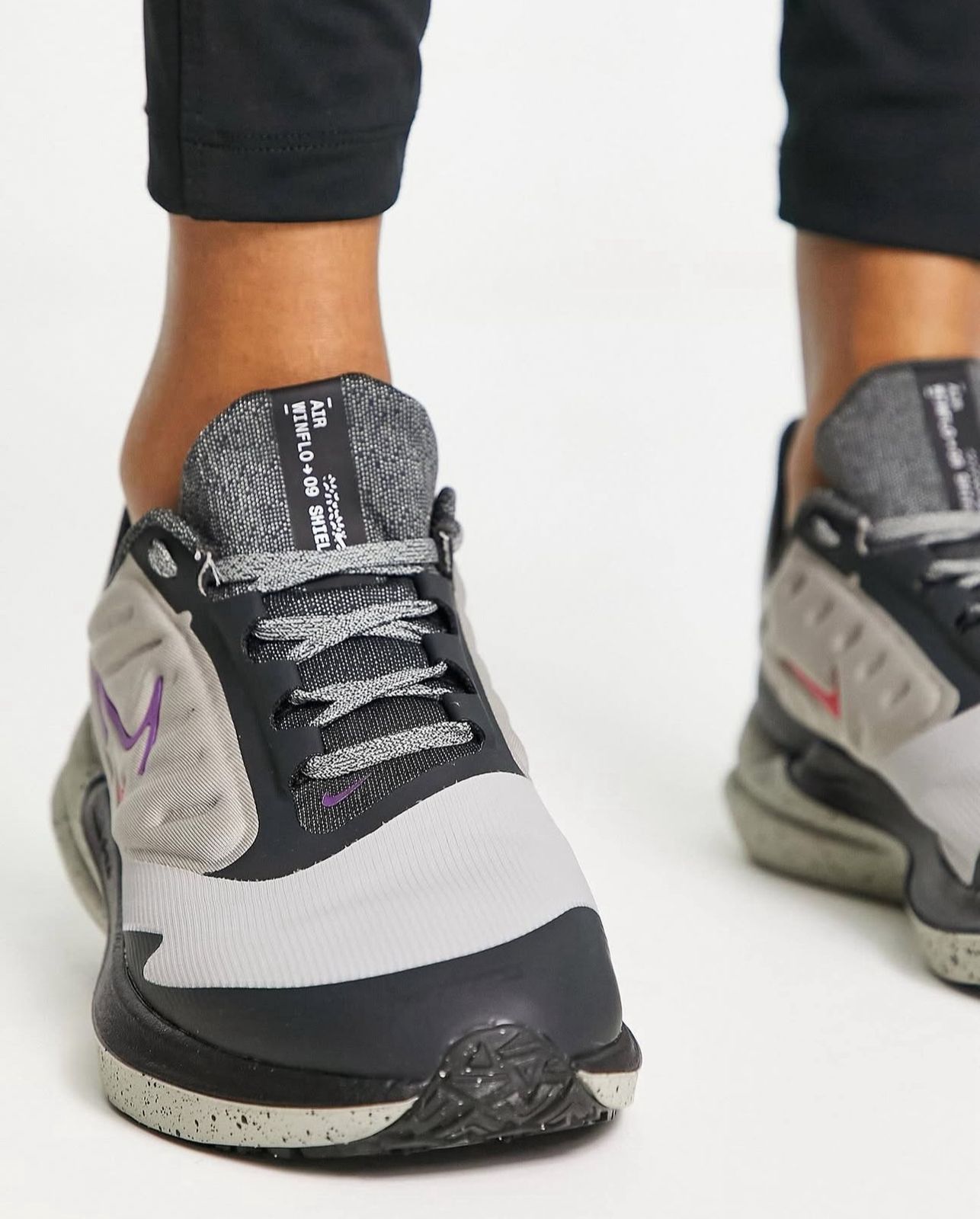 NIKE Air Winflo Shield