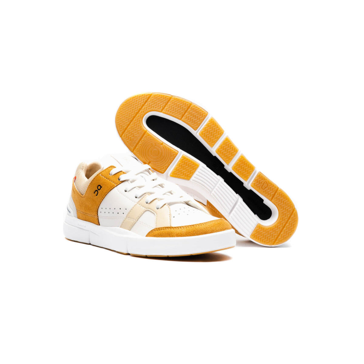 On Running The Roger Clubhouse Almond/Sand Sneakers