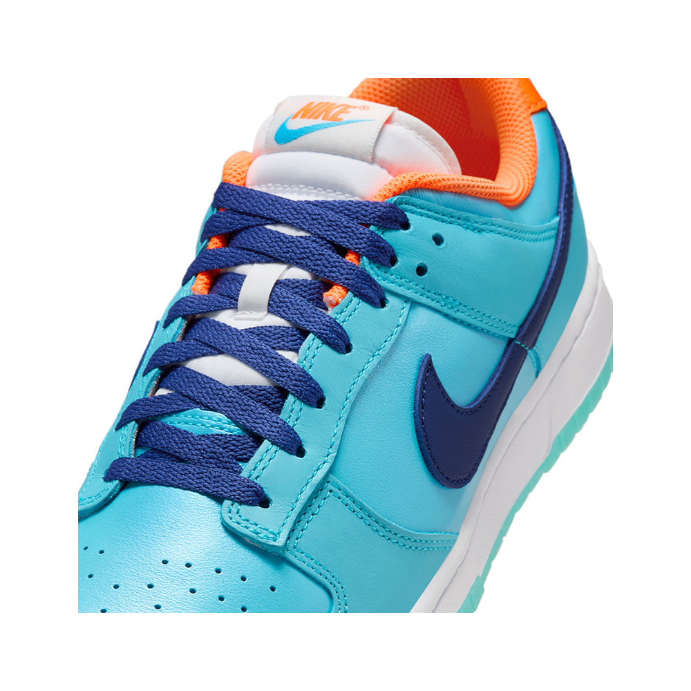 Nike Dunk Low SE Sneakers