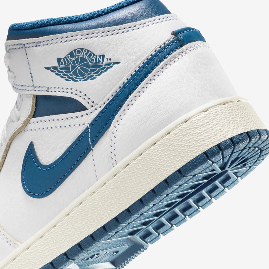 Nike Air Jordan 1 Mid SE (GS) Sneakers